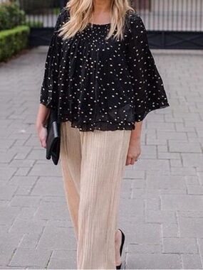 ANTHROPOLOGIE Floreat Everafter Black and Gold Blouse Top Size M Like New